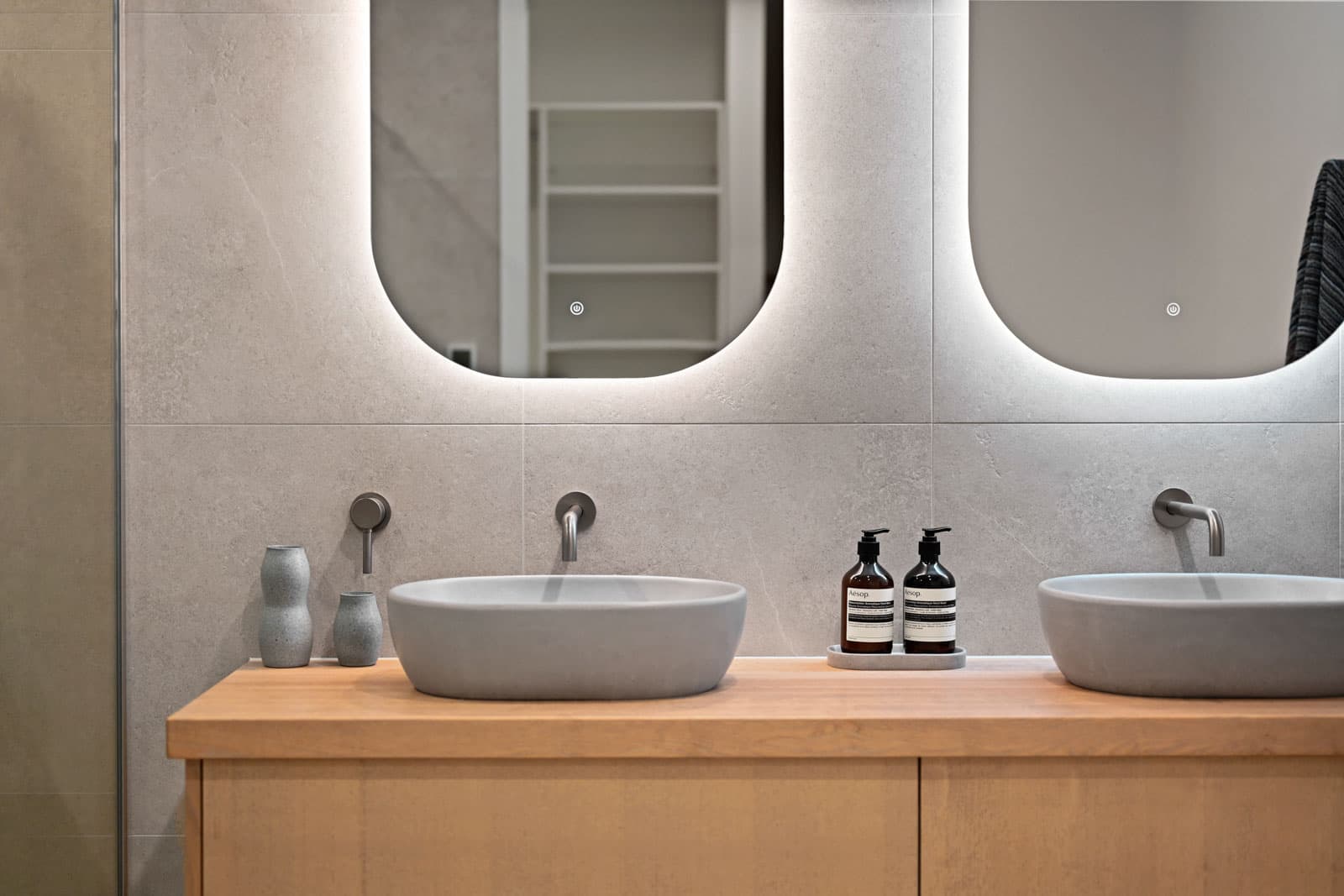 Bathroom 2-img